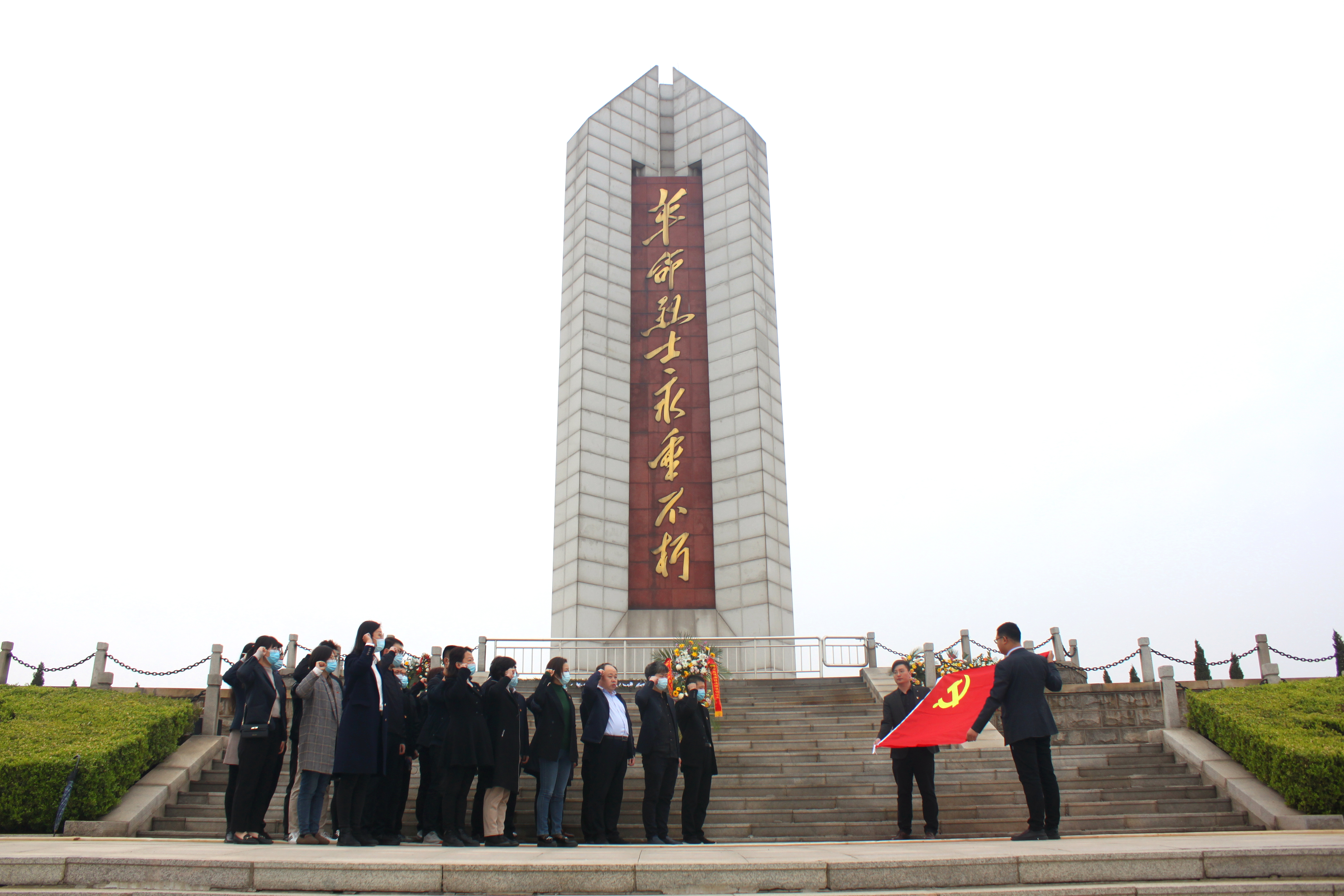 清明祭英烈 緬懷革命情(圖3)