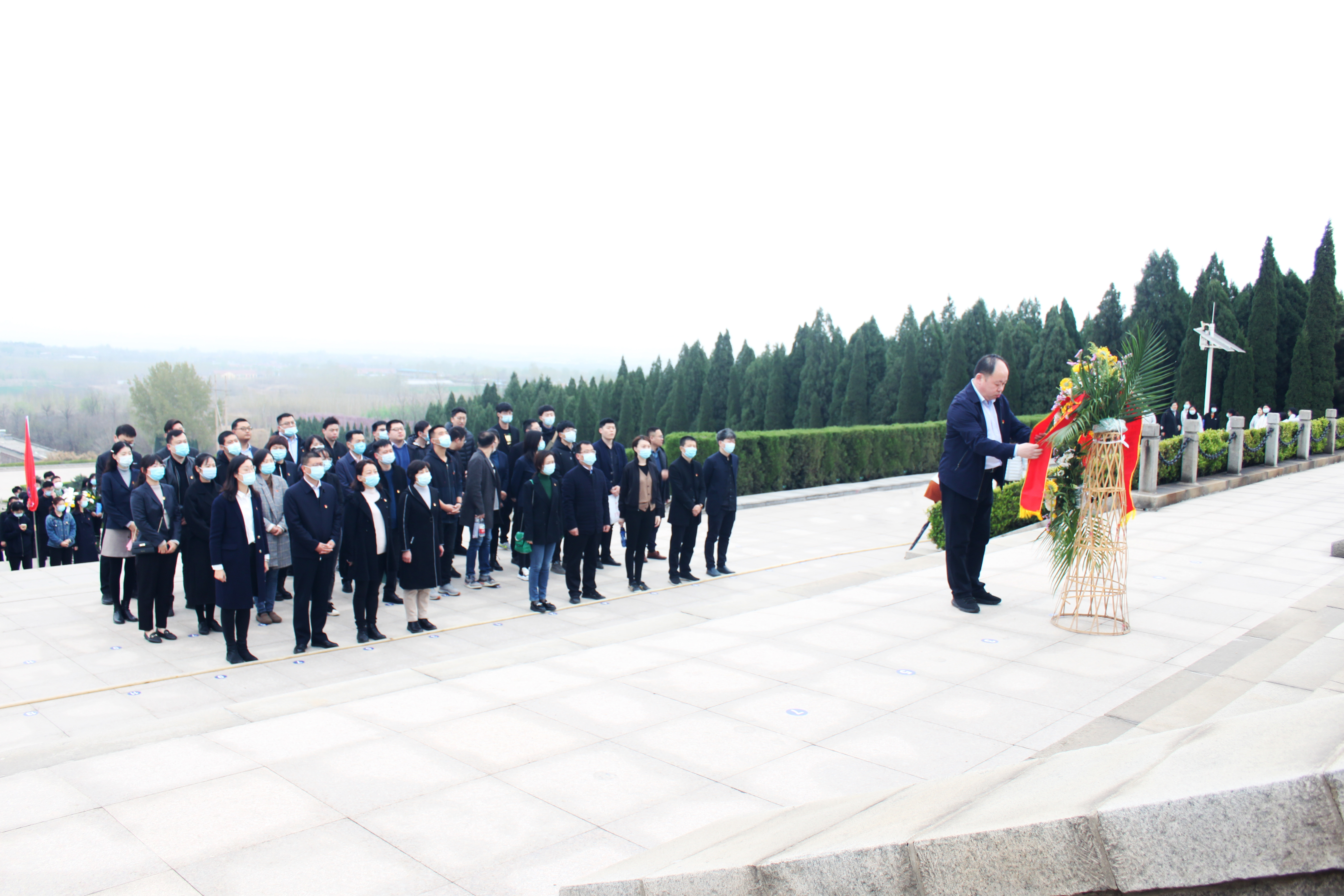 清明祭英烈 緬懷革命情(圖2)