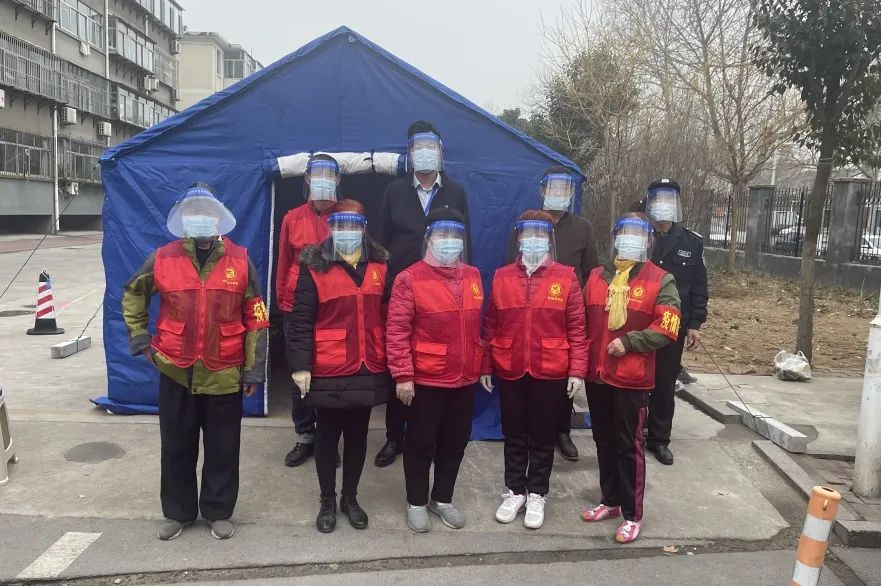 堅(jiān)守崗位勇?lián)?dāng) 積極作為同抗疫(圖2)