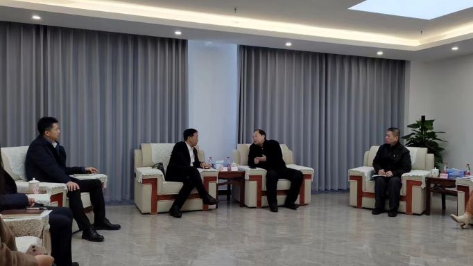 郵儲(chǔ)銀行山東省分行副行長(zhǎng)張文一行到市能源集團(tuán)進(jìn)行合作洽談(圖1)